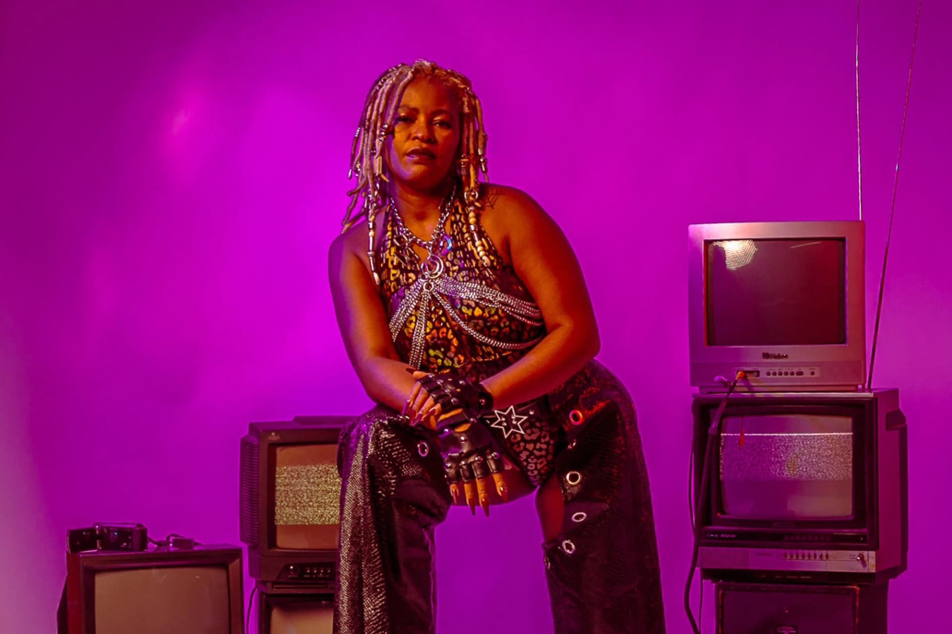 deize tigrona (featyre)