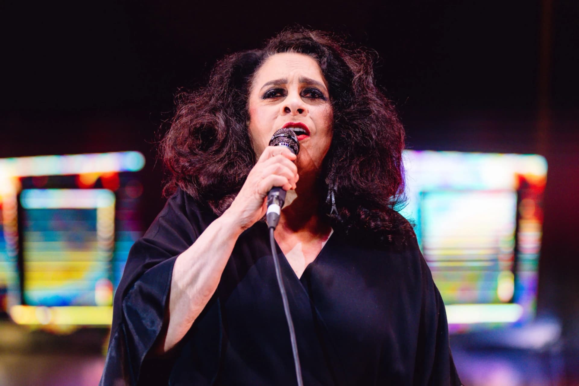 gal costa (feature)