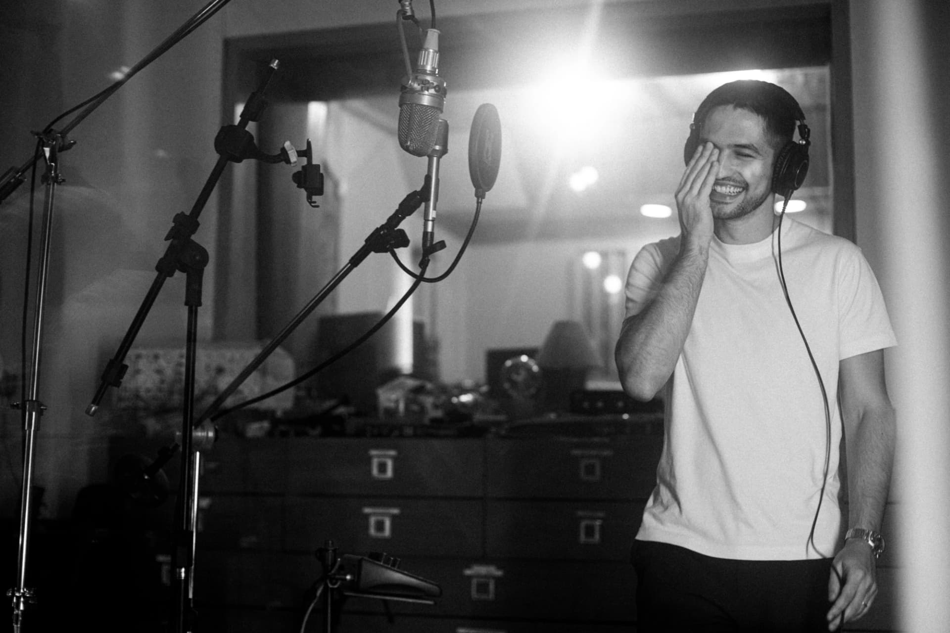 gabriel leone (feature)